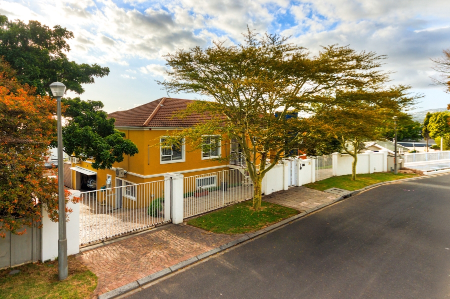 6 Bedroom Property for Sale in Olive Grove Western Cape